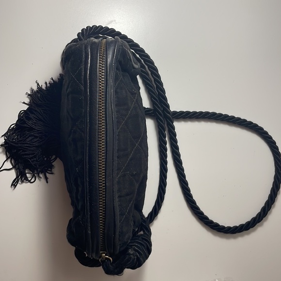 AUTHENTIC VINTAGE CHANEL CROSS BODY POUCH SATIN BLACK TASSLE - Picture 9 of 15
